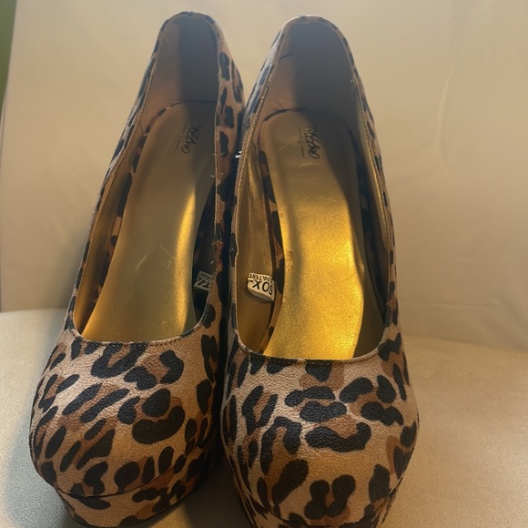 Brown, tan and Black leopard stilettos. - Picture 3 of 5